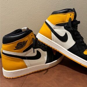Air Jordan 1 Retro High OG 'Yellow Toe'
